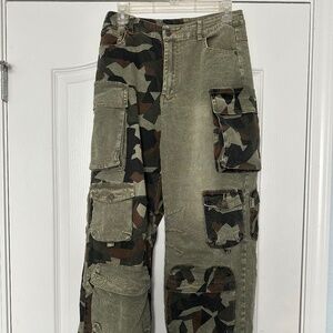 NWT : Rehab Lab : size : S: green army print fitted denim camo cargo pants